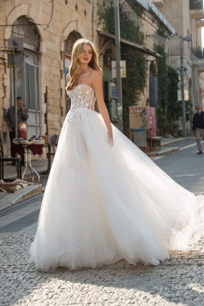  wedding dresses for pear shaped